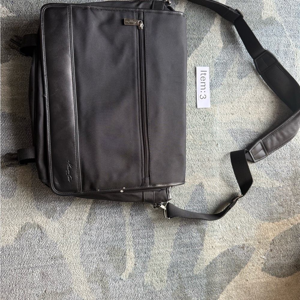 Kenneth Cole Reaction Black Messenger Bag with Adjustable Strap